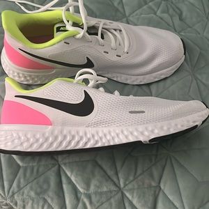 Nike Revolution size 10